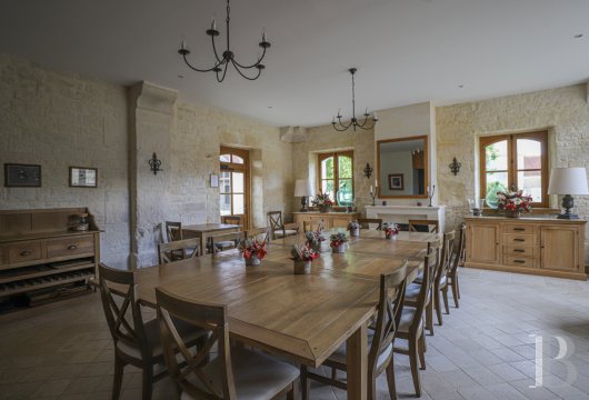 A large 18th century farmhouse and dovecote transformed into a hotel in the Oise, near Senlis - photo  n°4